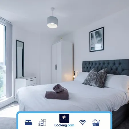Modern 1 Bed Apartment With Balcony By Host A Home Манчестер Экстерьер фото