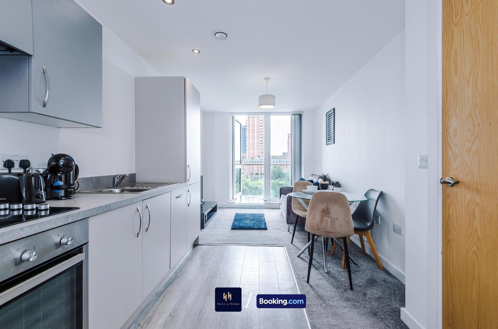 Modern 1 Bed With Balcony By Host A Апартаменты *