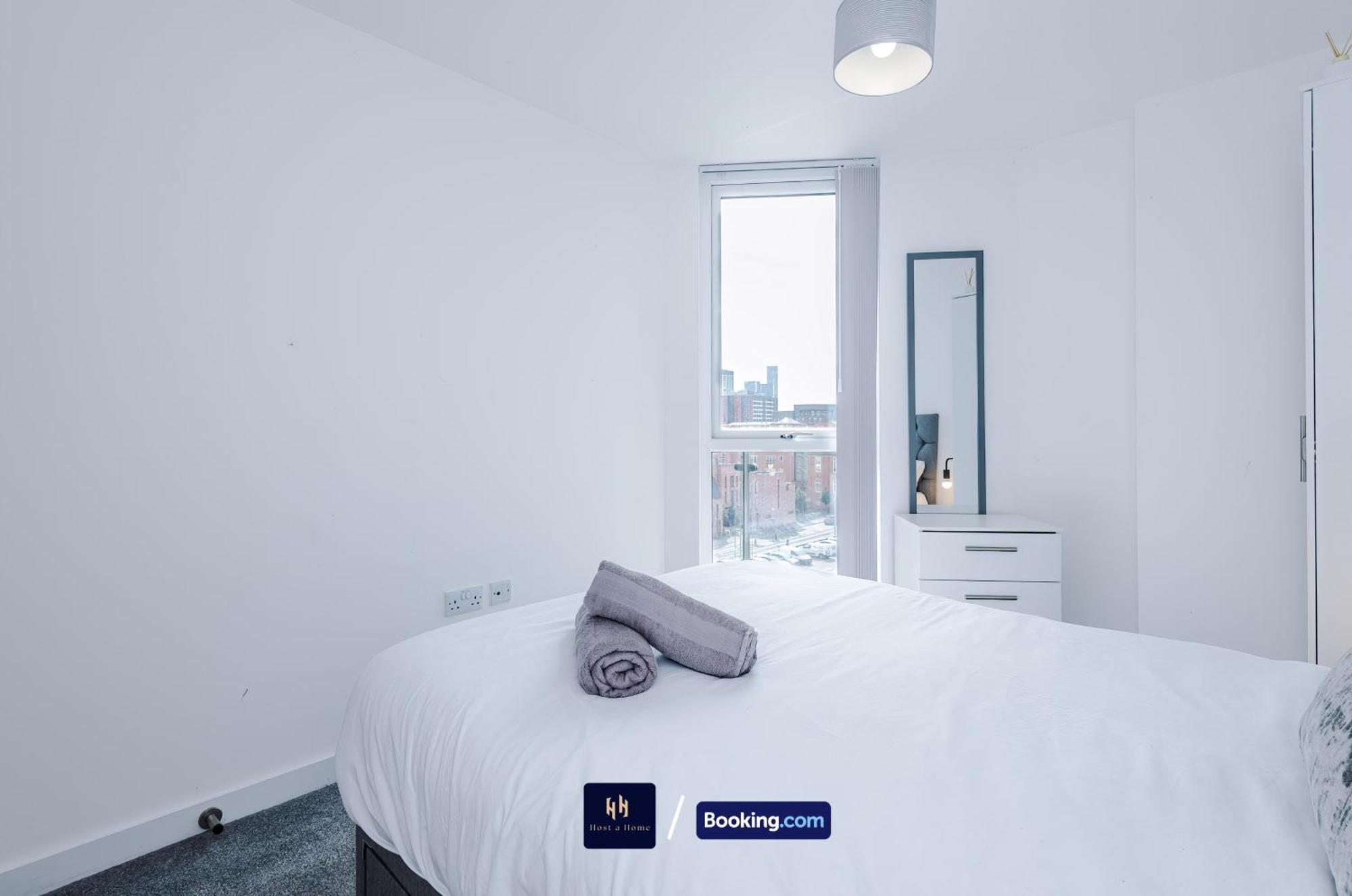 Modern 1 Bed With Balcony By Host A Апартаменты *