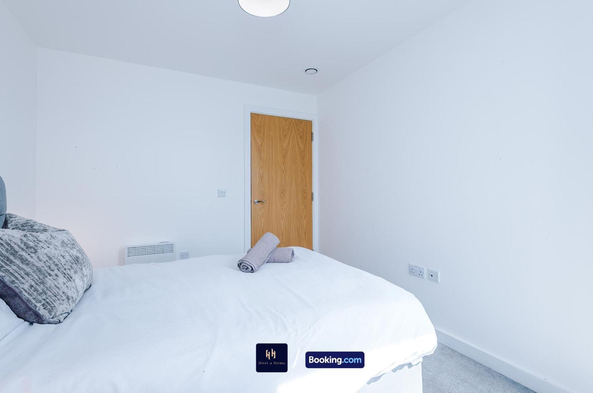 Modern 1 Bed With Balcony By Host A * Манчестер